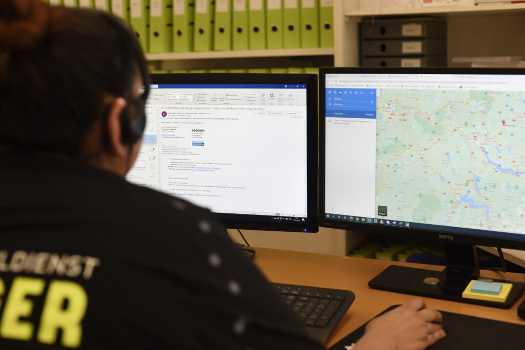 Schlüsseldienst Disposition bei der Arbeit